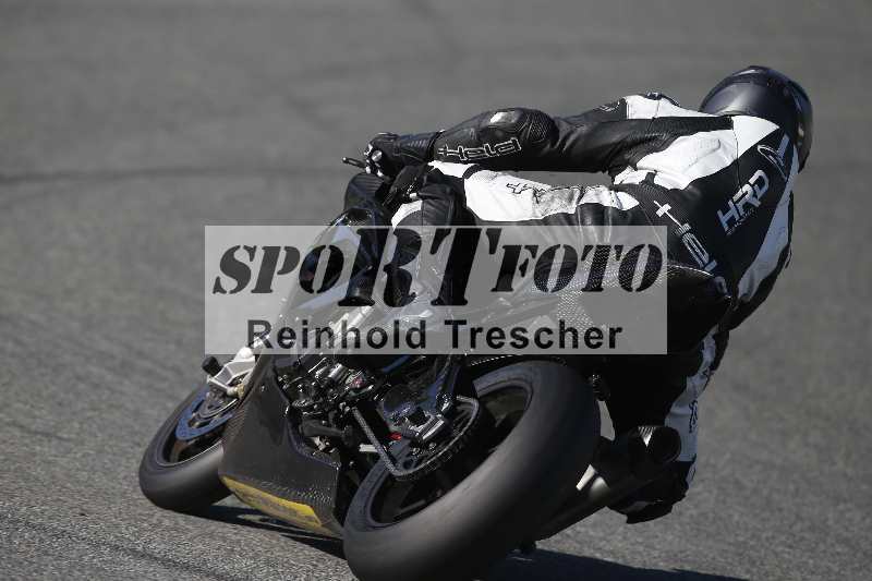 /Archiv-2024/02 29.01.-02.02.2024 Moto Center Thun Jerez/Gruppe gruen-green/backside